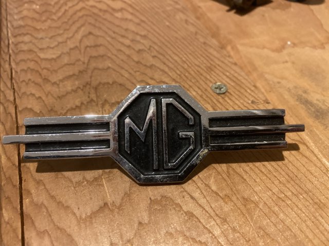 MG Badge med vinger